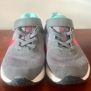 Nike Kids Gray and Red Sneakers